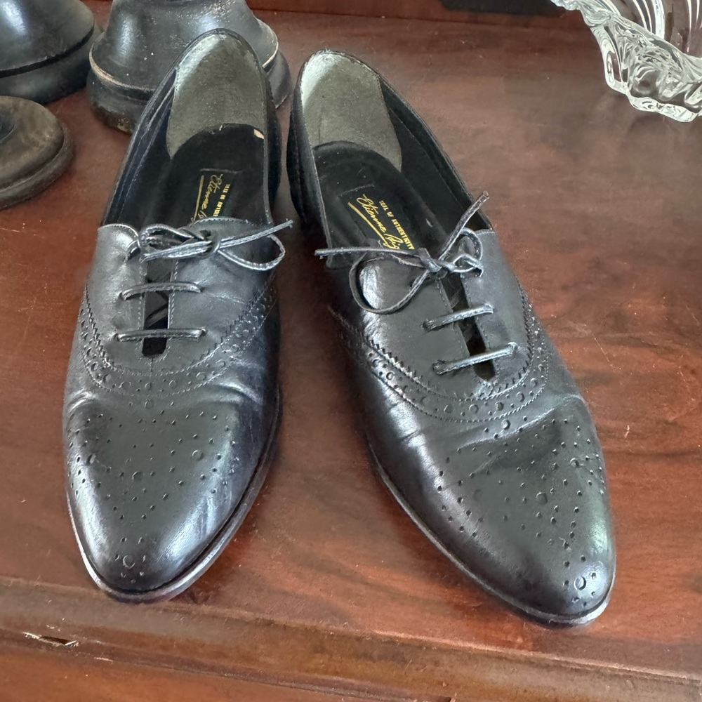 Etienne Aigner Black Oxford Shoes with Brogue Detailing, 9N